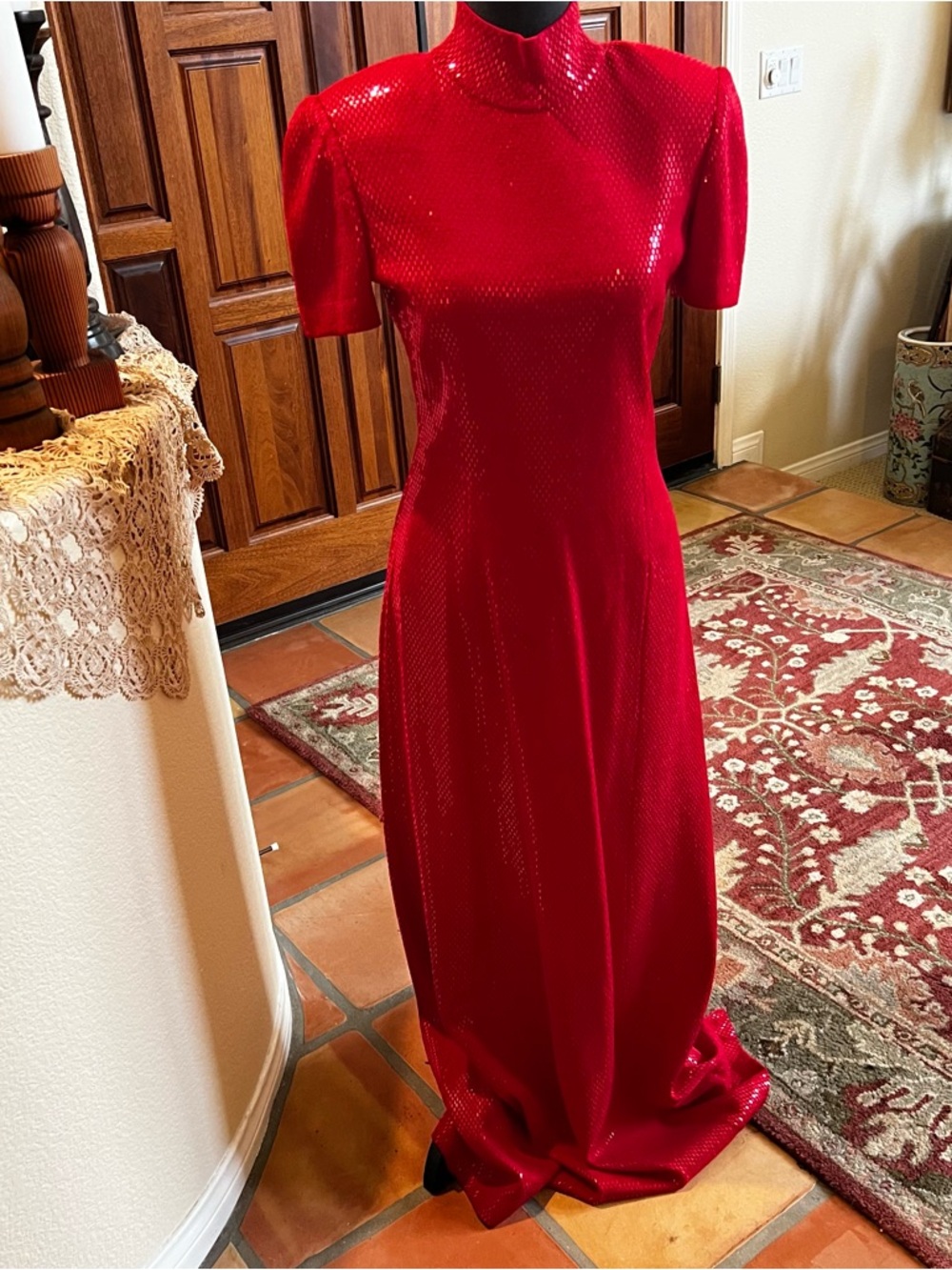 St. John Red Sequins Short Sleeve Mock Neck stretch bodycon knit gown sz 2